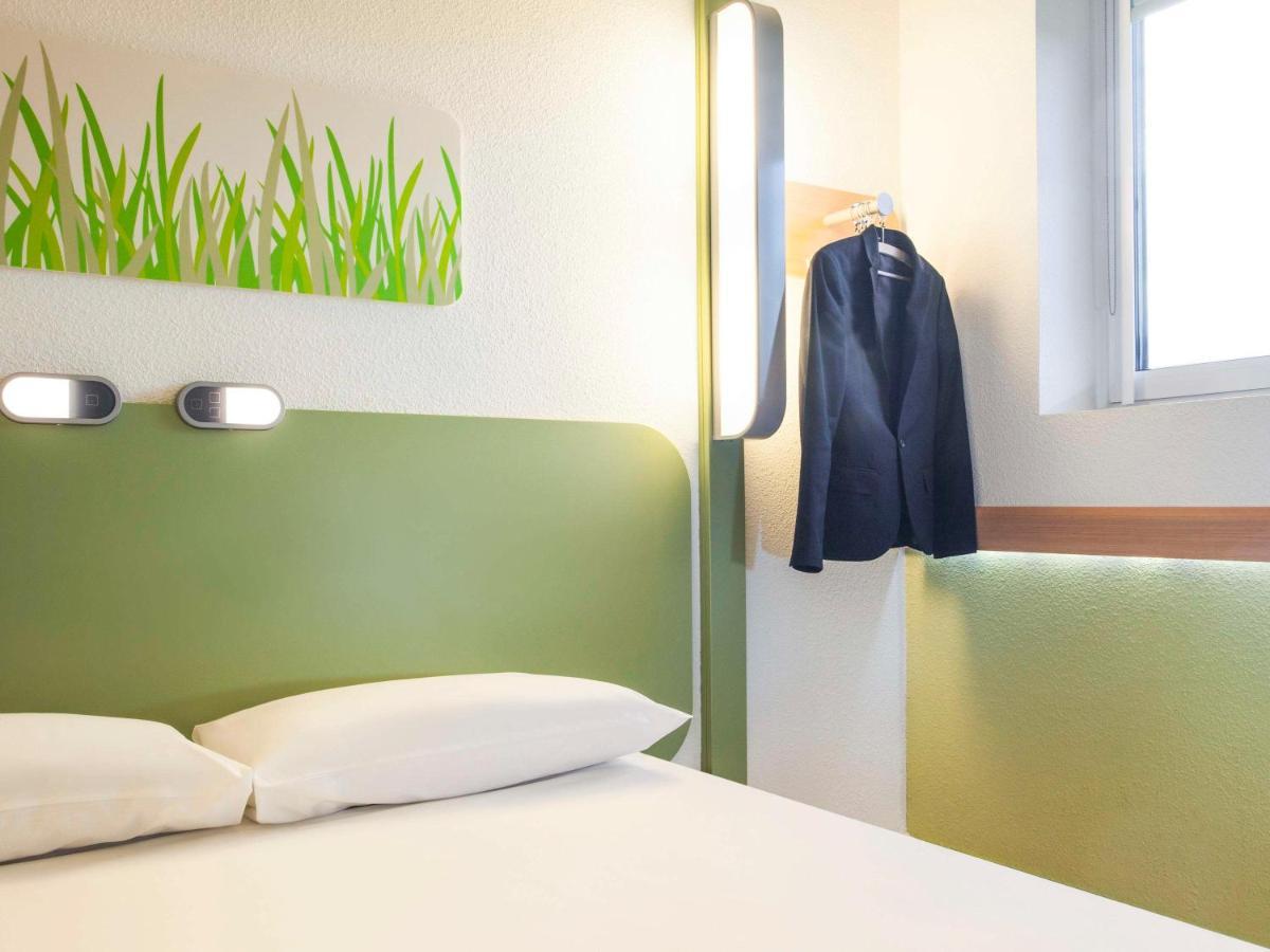 Ibis Budget London Hounslow Exterior photo