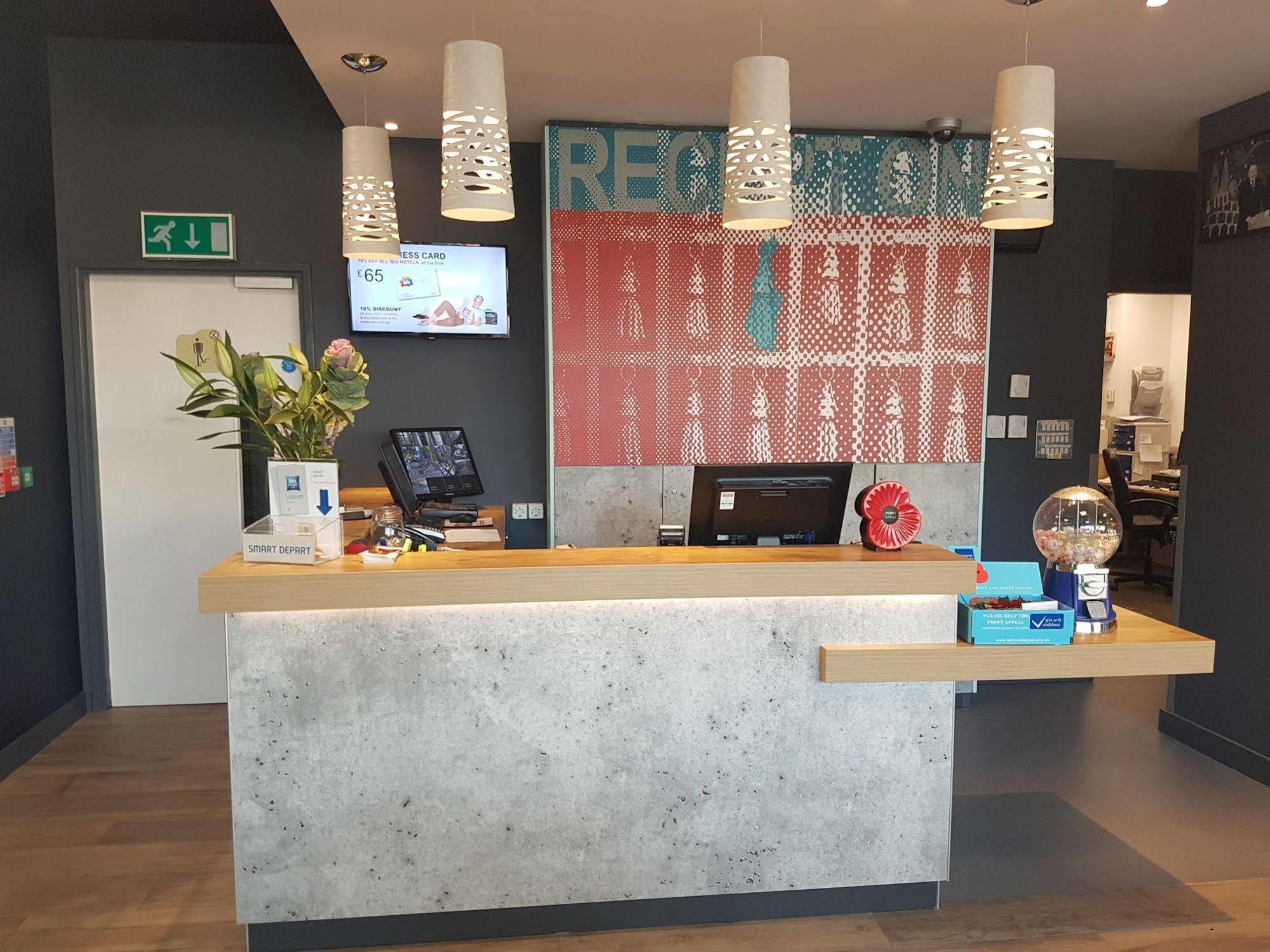 Ibis Budget London Hounslow Exterior photo